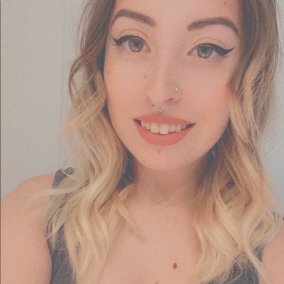 Meet your Posher, Jade - Picture 2 of 3